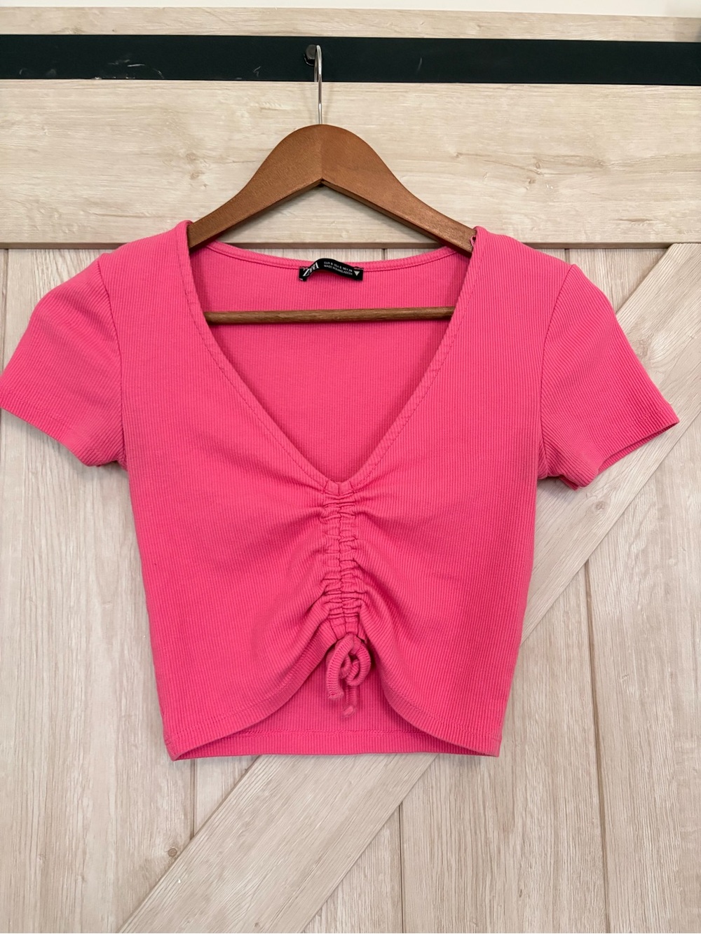 Zara size small Women’s Ruched V-Neck Crop Top - Pink